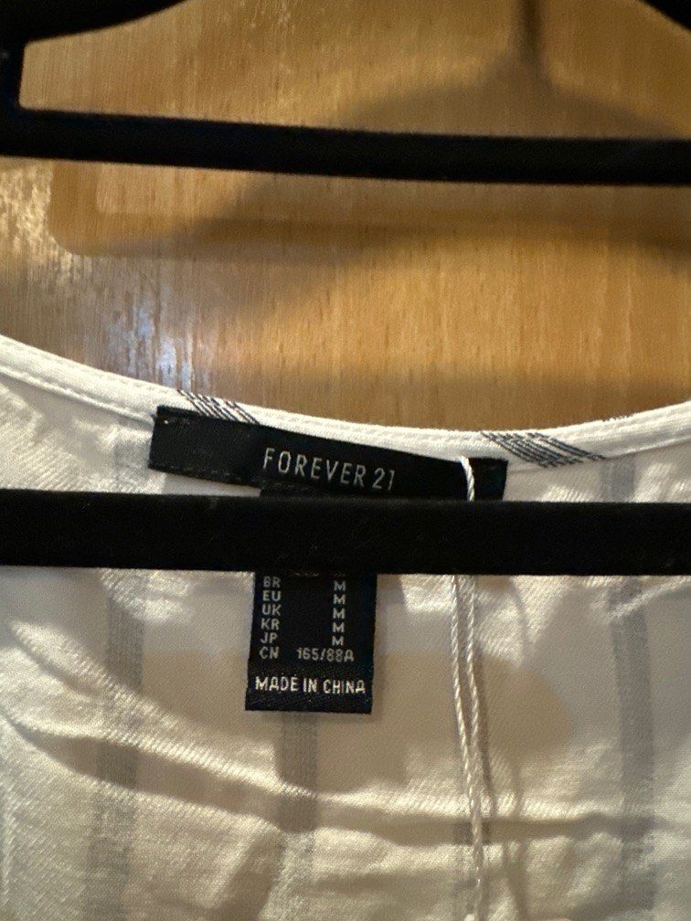 Forever 21 Crop Top (Category: Blouses) located in Quezon City. Submitted by _sdot (Listing ID 1305228750, Image 2). Description: .