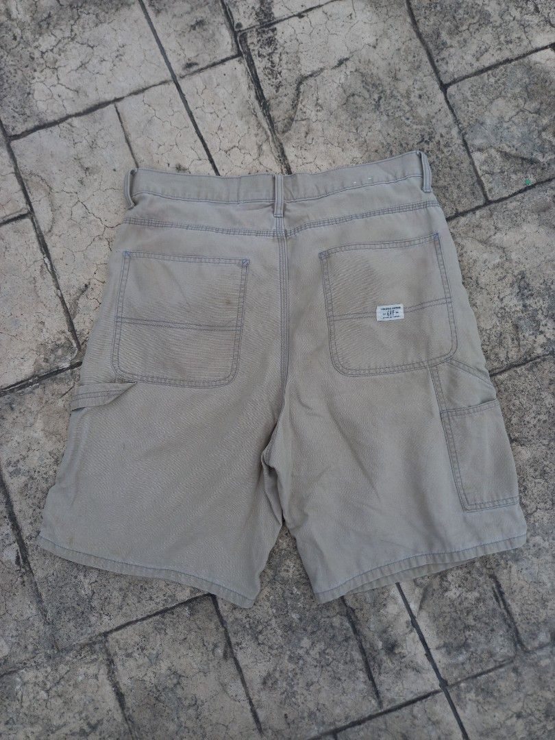 GAP CARPENTER JORTS (Category: Shorts) located in Cebu City. Submitted by yipsthrift (Listing ID 1305247346, Image 1). Description: WAIST: 35 LENGHT: 21 LEG OPENING: 12.