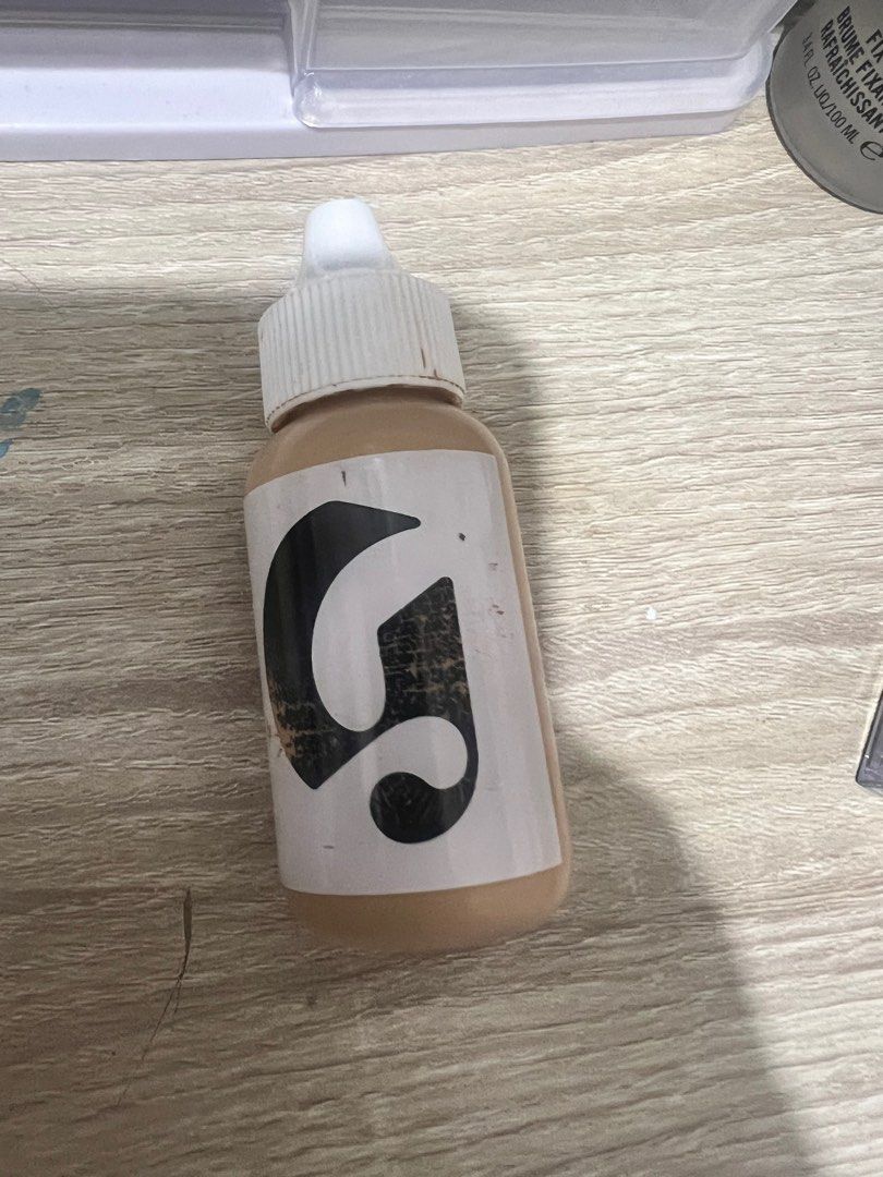 Glossier Skin Tint (Category: Makeup) located in Quezon City. Submitted by cvtia (Listing ID 1305281934, Image 1). Description: Shade: 9.