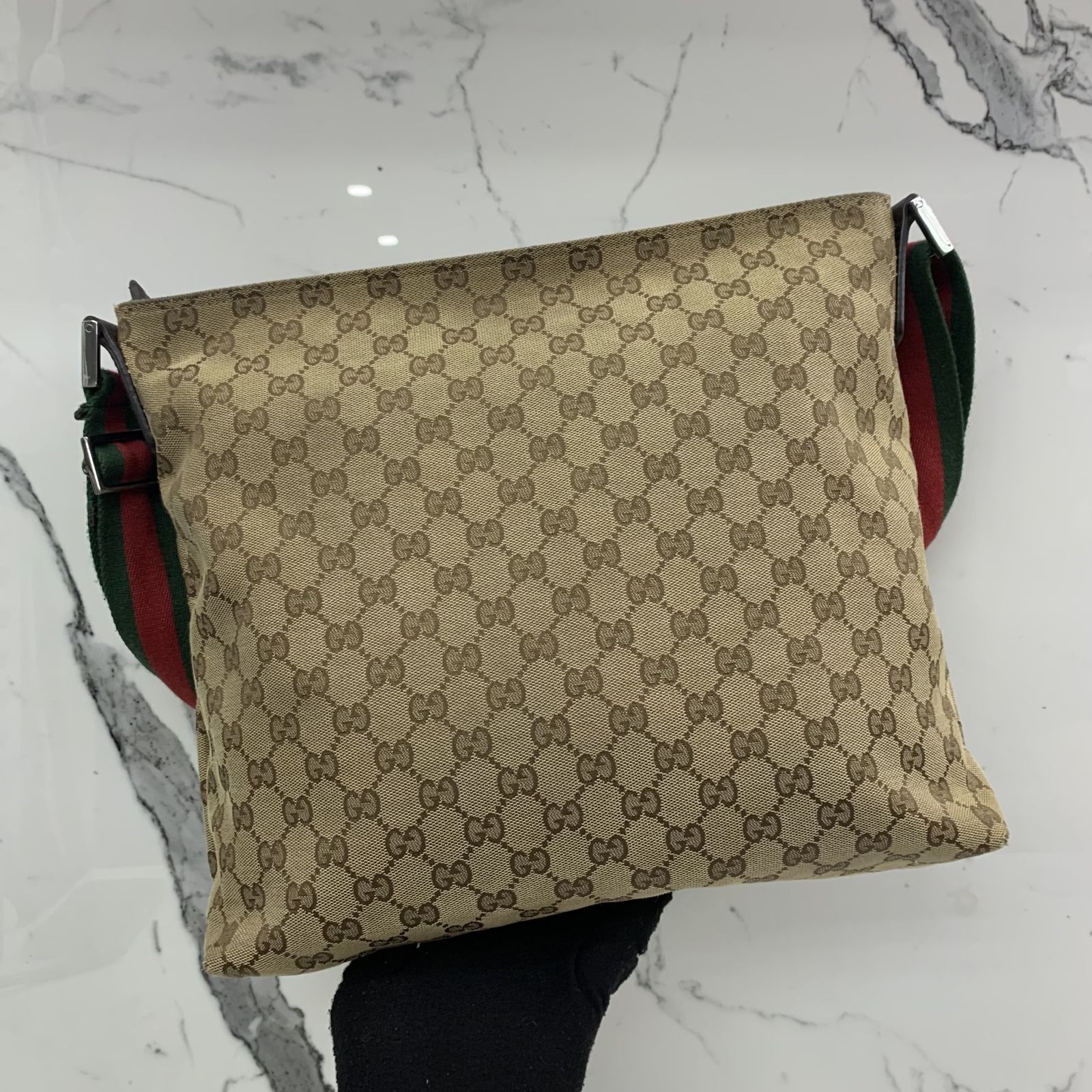 Gucci 189751 store