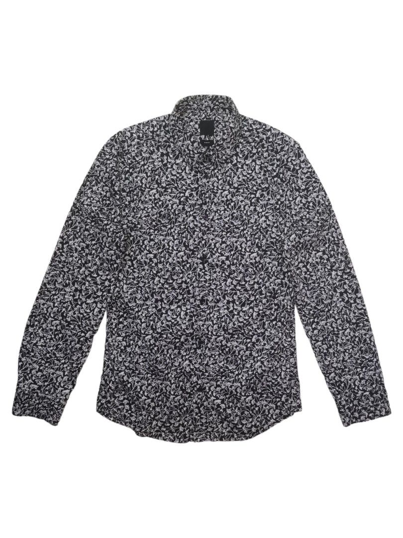 H&M Longsleeve Polo / Printed Button Up Shirt (Category: Formal Shirts) located in Baguio. Submitted by mr.declutterer (Listing ID 1305208834, Image 1). Description: Brandnew - never been used Stretchable fabric Rounded hem XS on tag - could fit S 28" x 19".