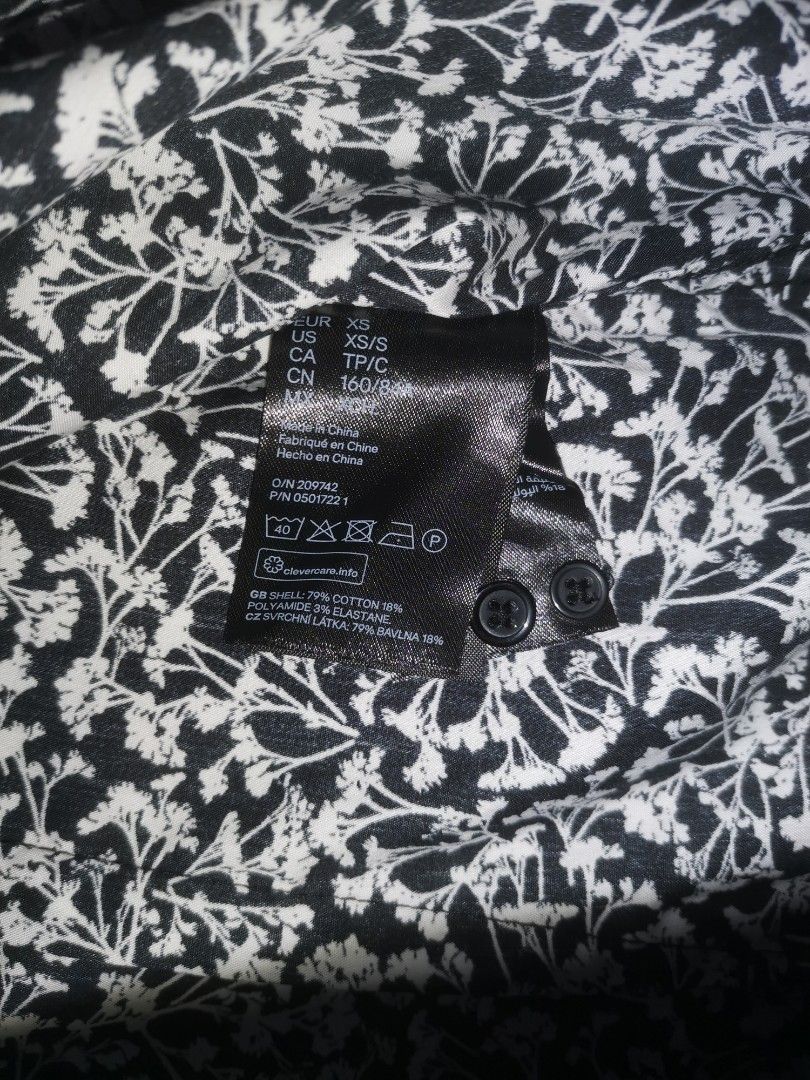 H&M Longsleeve Polo / Printed Button Up Shirt (Category: Formal Shirts) located in Baguio. Submitted by mr.declutterer (Listing ID 1305208834, Image 3). Description: Brandnew - never been used Stretchable fabric Rounded hem XS on tag - could fit S 28" x 19".