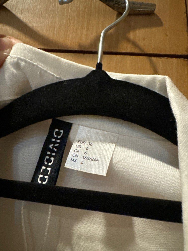 H&M Sleveeless White Top (Category: Sleeveless) located in Quezon City. Submitted by _sdot (Listing ID 1305230148, Image 2). Description: .