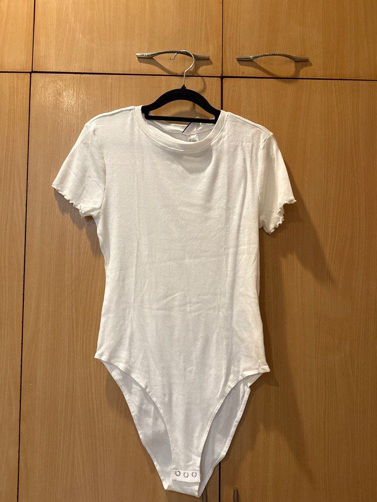 H&m white bodysuit hotsell