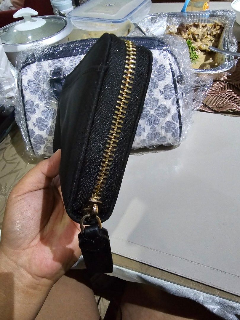 Kate Spade Chelsea Large Continental Wallet (Category: Luxury Bags & Wallets) located in San Pedro. Submitted by misslumi (Listing ID 1305237580, Image 3). Description: Kate Spade Chelsea Large Continental Wallet Brand New from US! 2 pcs on hand!! Nylon material.