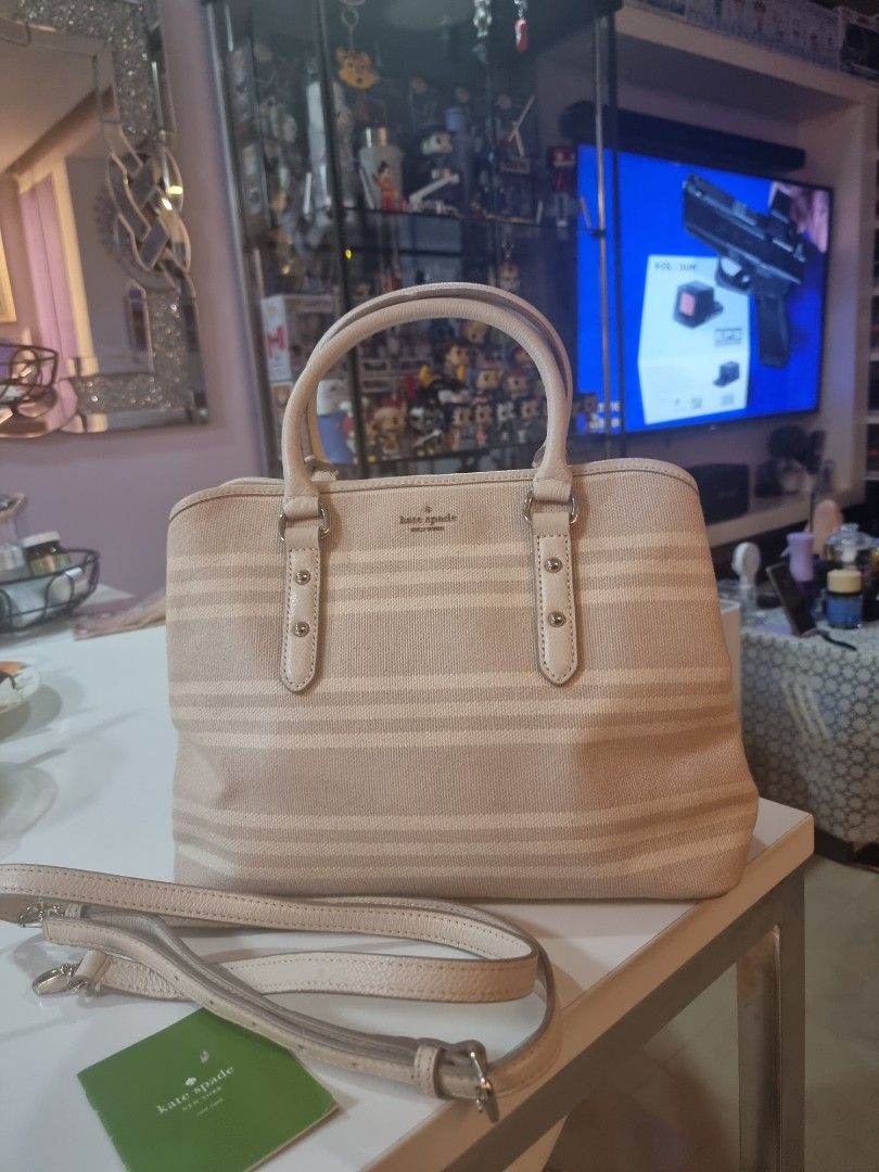 Kate Spade New York Hand/Sling Bag (Category: Luxury Bags & Wallets) located in Cavite. Submitted by lhej22 (Listing ID 1305229917, Image 1). Description: Kate Spade New York Top Handle Bag 💯%Original Good as new Neutrals Canvas Graphic Print Gold-Tone Hardware Leather Trim Rolled Handles Leather Trim Embellishment Jacquard Lining & Four Interior Pockets Snap Closure at Top Protective Feet at Base.