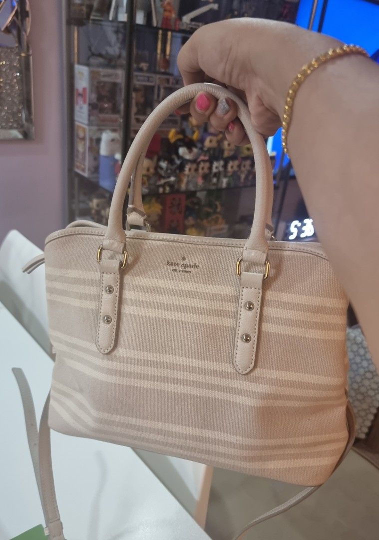 Kate Spade New York Hand/Sling Bag (Category: Luxury Bags & Wallets) located in Cavite. Submitted by lhej22 (Listing ID 1305229917, Image 2). Description: Kate Spade New York Top Handle Bag 💯%Original Good as new Neutrals Canvas Graphic Print Gold-Tone Hardware Leather Trim Rolled Handles Leather Trim Embellishment Jacquard Lining & Four Interior Pockets Snap Closure at Top Protective Feet at Base.