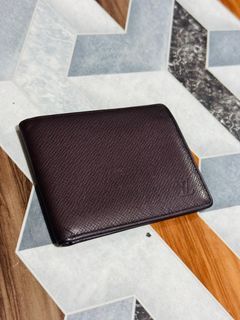 Louis Vuitton taiga mens Bifold wallet 100% authentic