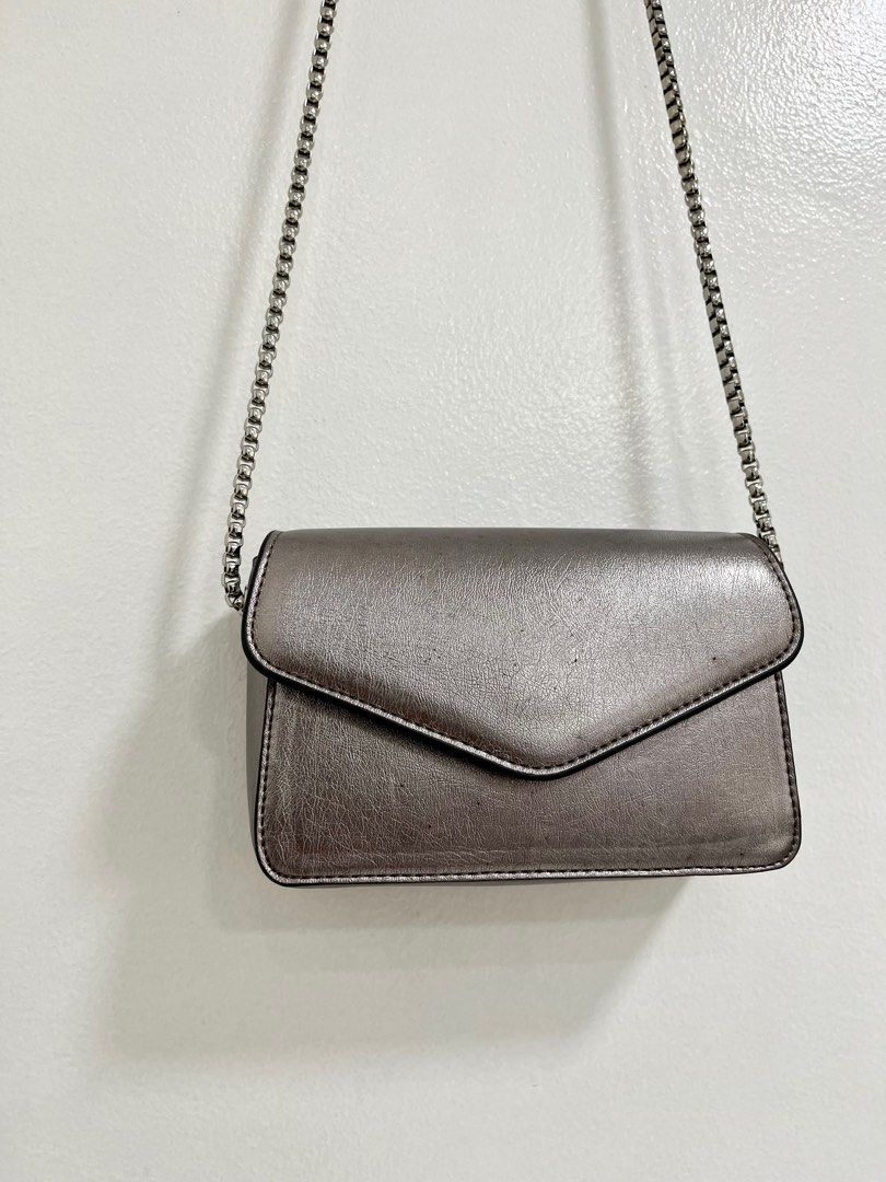 MANGO Metallic Sling Bag (Category: Cross-body Bags) located in Quezon City. Submitted by kcdeclutters (Listing ID 1305279835, Image 2). Description: - Authentic - Original price: PHP 1495 - Never been used - Rfs: Decluttering. I have too many bags already.