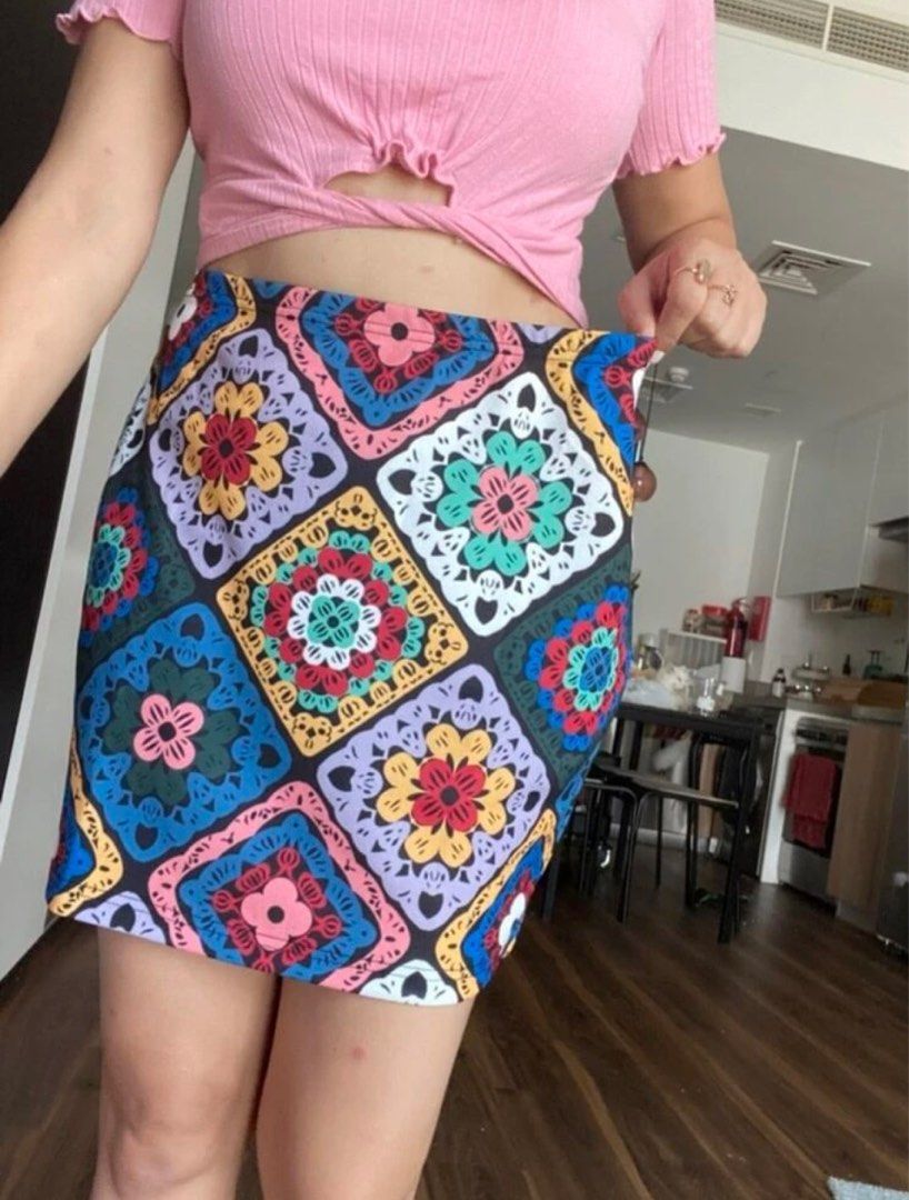 Mini skirt (Category: Skirts) located in Quezon City. Submitted by leilopez (Listing ID 1305254695, Image 2). Description: Good as new M to XL Stretchable.