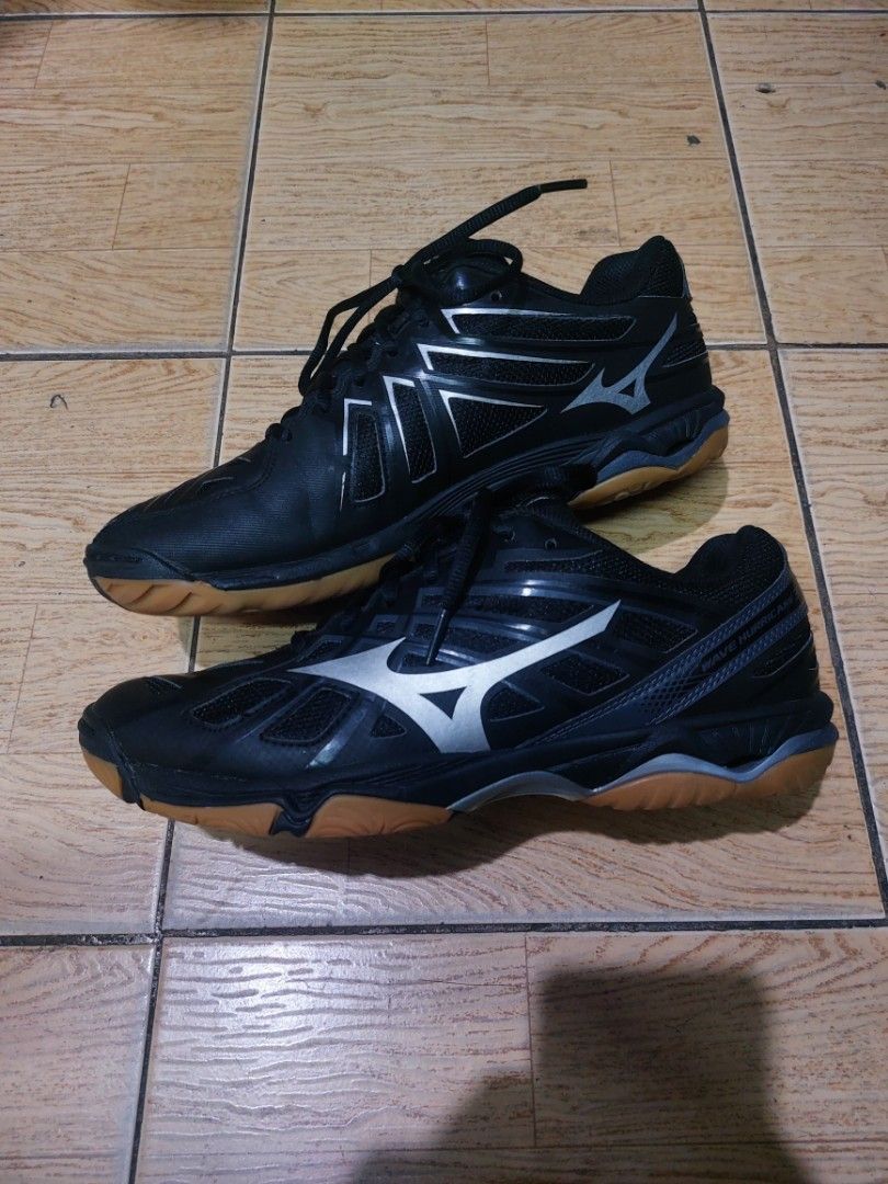 Mizuno gum sole shoes top