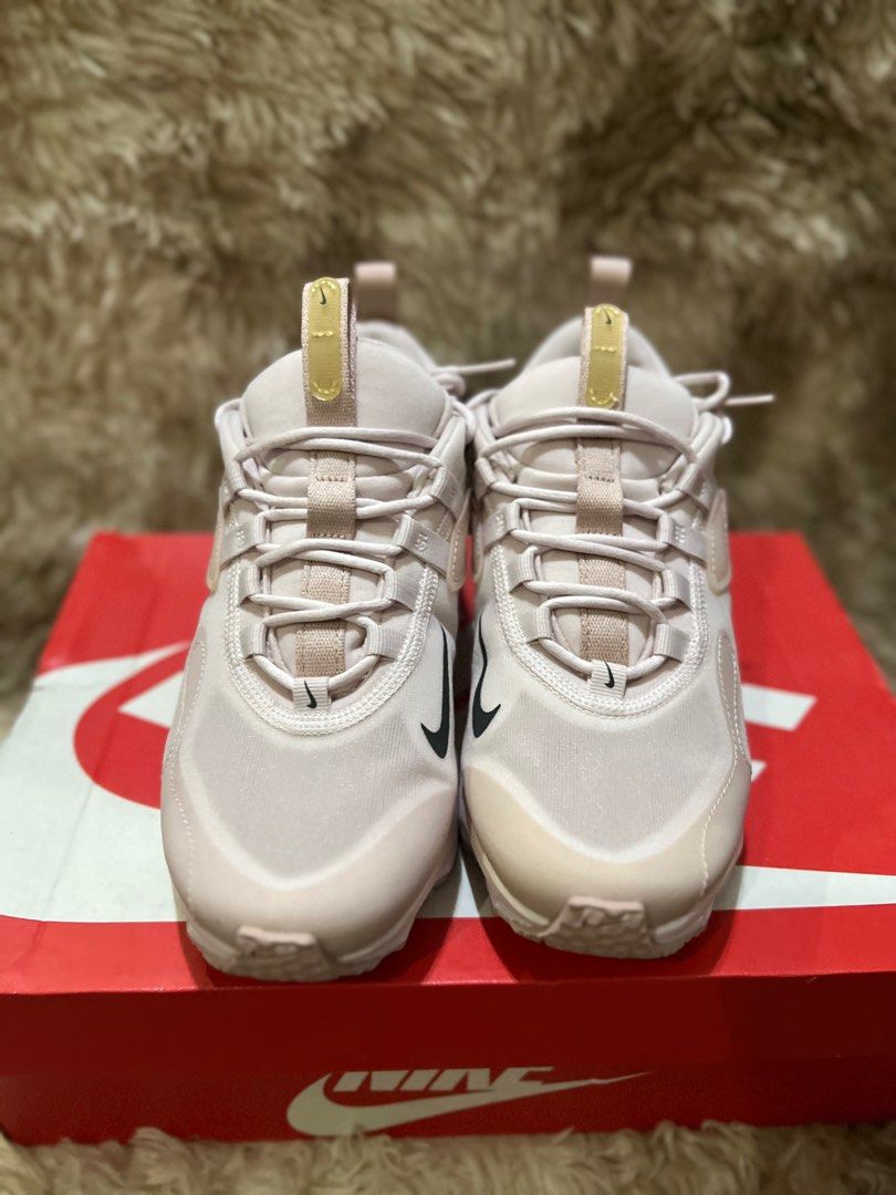 NIKE SPARK "Barely Pink/Rose" (Category: Sneakers) located in Rizal. Submitted by joyceee22 (Listing ID 1305290228, Image 2). Description: RFS: declutter (once used only) 📏SIZE: US 7.5 | UK 5 | EU 38.5 | 24.5 CM.