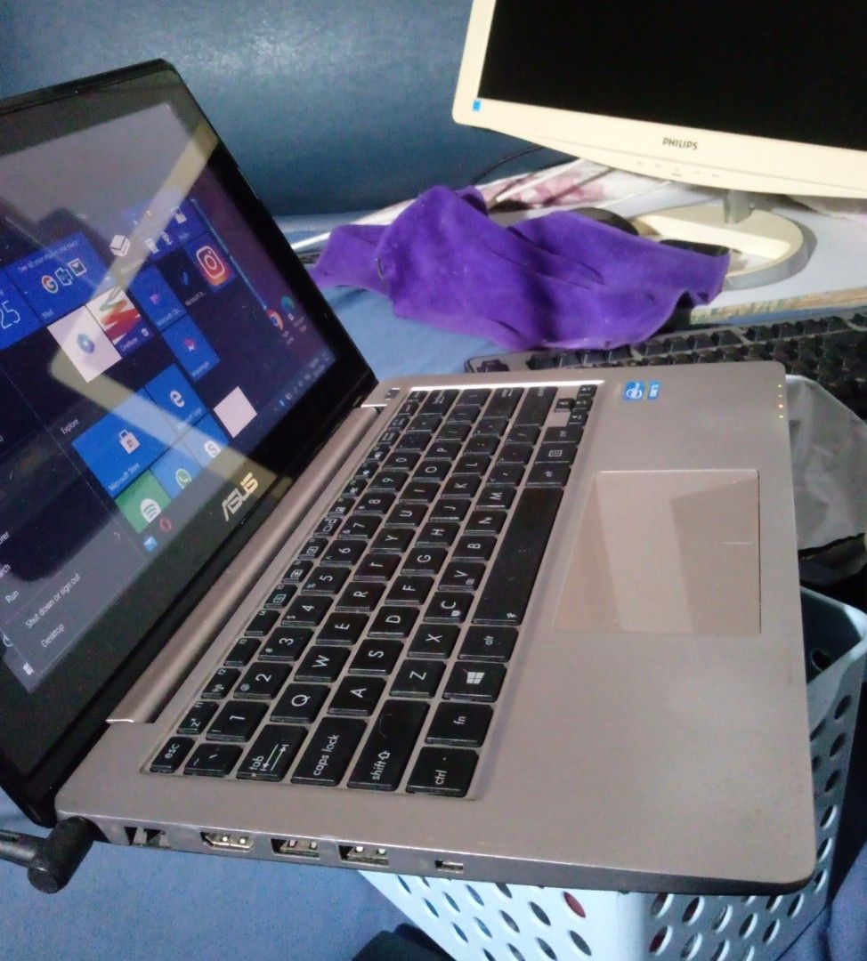 NOTEBOOK PC (Category: Laptops & Notebooks) located in Singapore. Submitted by worldbiss (Listing ID 1305240936, Image 2). Description: This NoteBook PC is in working condition.. OS Windows 10. Screen size about 12 inch. Slim, Portable and Lightweight.. very easy to carry around in bag! Large Keypad space for easy navigating and scrolling. LAN, USB, HDMI, VGA port, MMC SD Card port, Earphone Jack, WiFi, Bluetooth.. Support many Apps from Microsof