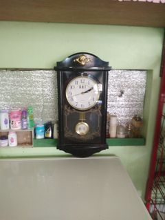 Pendulum wall clock quatrz