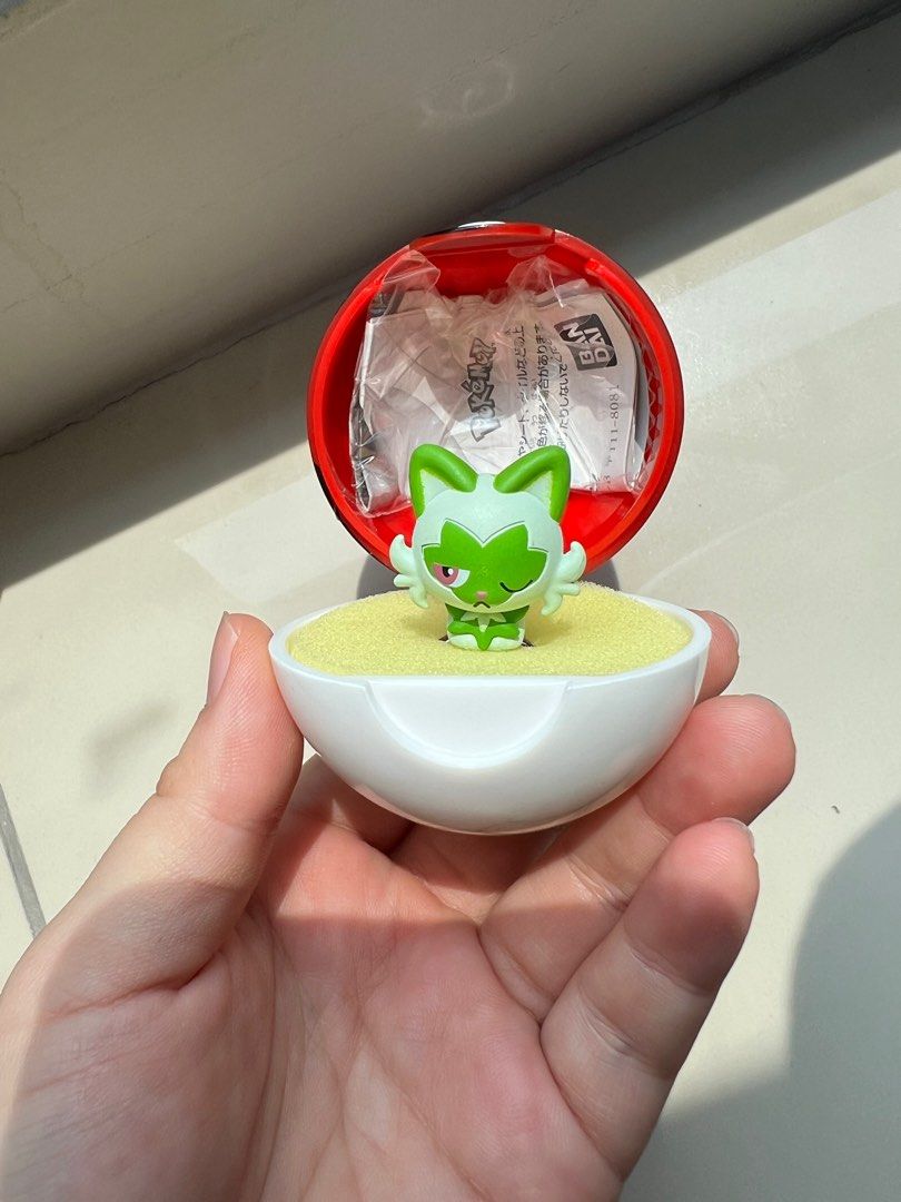 Pokeball Ring Holder Sprigatito Ring