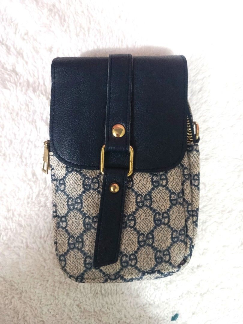 Preloved Cellphone Bag (Category: Purses & Pouches) located in Cavite. Submitted by ponxa (Listing ID 1305246663, Image 1). Description: .