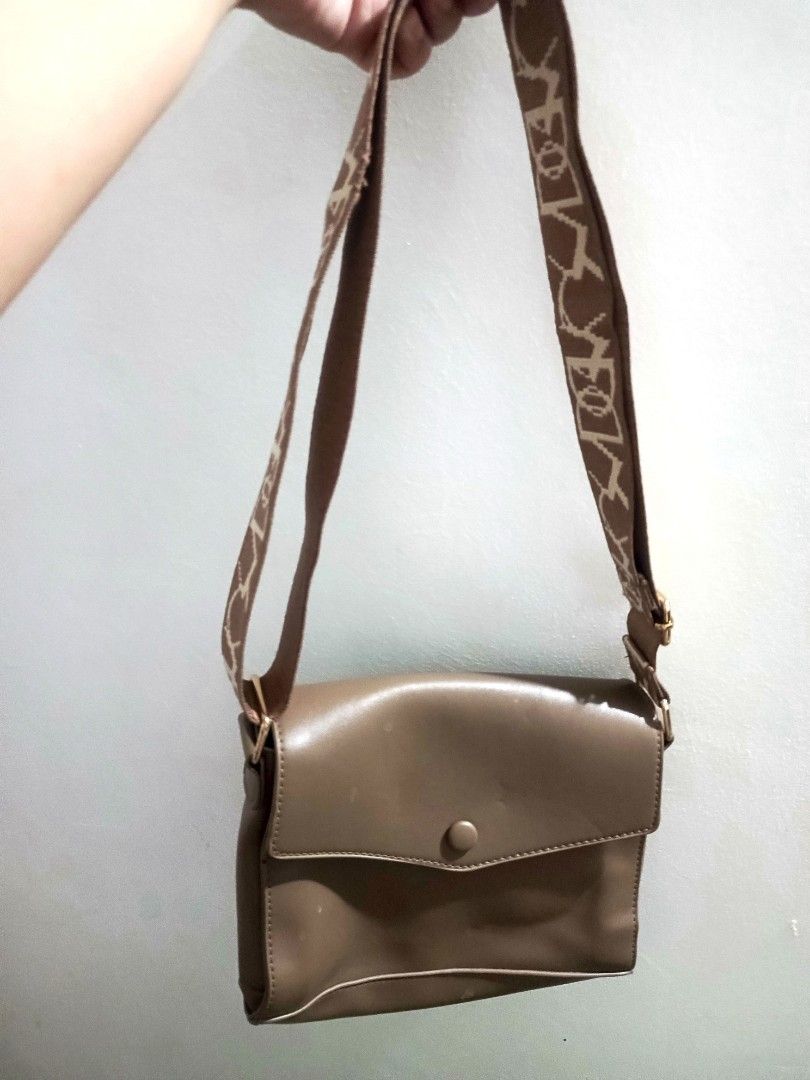 Parisian Sling Bag (Category: Shoulder Bags) located in Cavite. Submitted by ponxa (Listing ID 1305247459, Image 1). Description: NO LOW BALLERS! No s h o p e e check out! Pag walang budget huwag na po mag-inquire to save us both time ok?!.