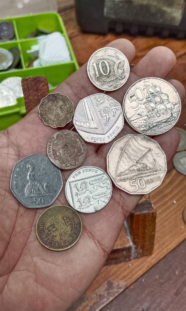 9 pcs Queen Elizabeth assorted coin (Category: Currency) located in Manila. Submitted by danlei_coin_collectible (Listing ID 1305136374, Image 2). Description: 9 pcs of coins.