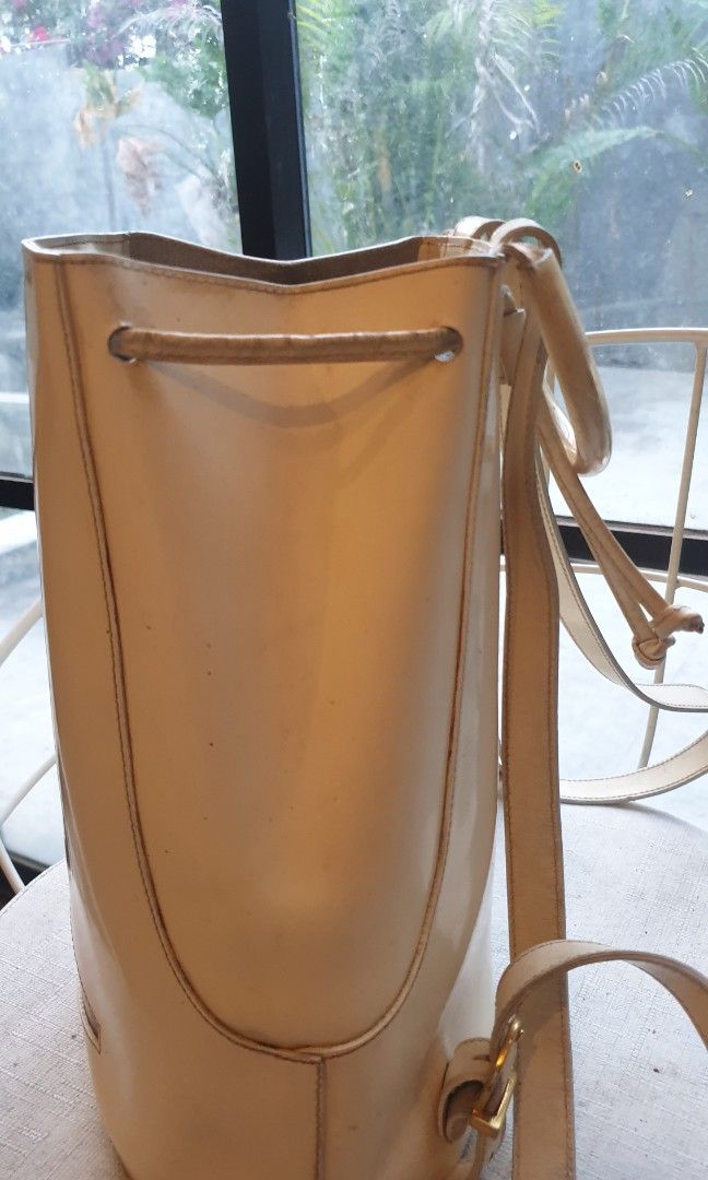 SALVATORE FERRAGAMO white leather vintage backpack (Category: Luxury Bags & Wallets) located in Tarlac. Submitted by byteytey6231980 (Listing ID 1305233930, Image 2). Description: well used salvatire ferravmo bag.Flaws seen in the picture but still in good condition. Still Negotiable.