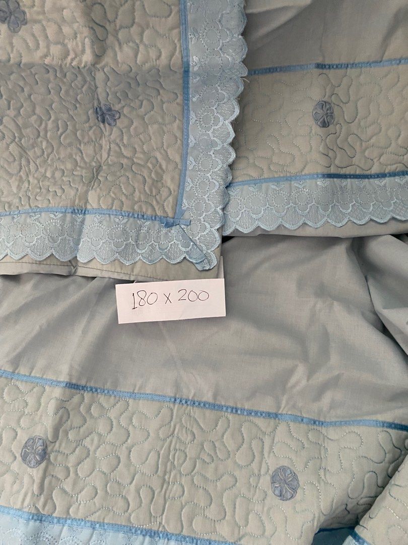 Sarung bantal guling sprei