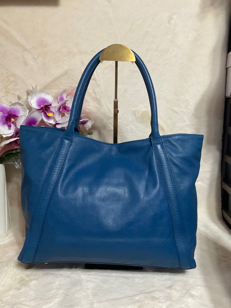 See by Chloe Leather Tote Bag (Category: Luxury Bags & Wallets) located in La Trinidad. Submitted by naravincollections (Listing ID 1305202585, Image 2). Description: beautiful tote bag Light weight Magnetic lock coded, with holo sticker torn jelly tag Made in Portugal pocket zippers are smoothly working Very excellent condition Please see uploaded pics for additional details.