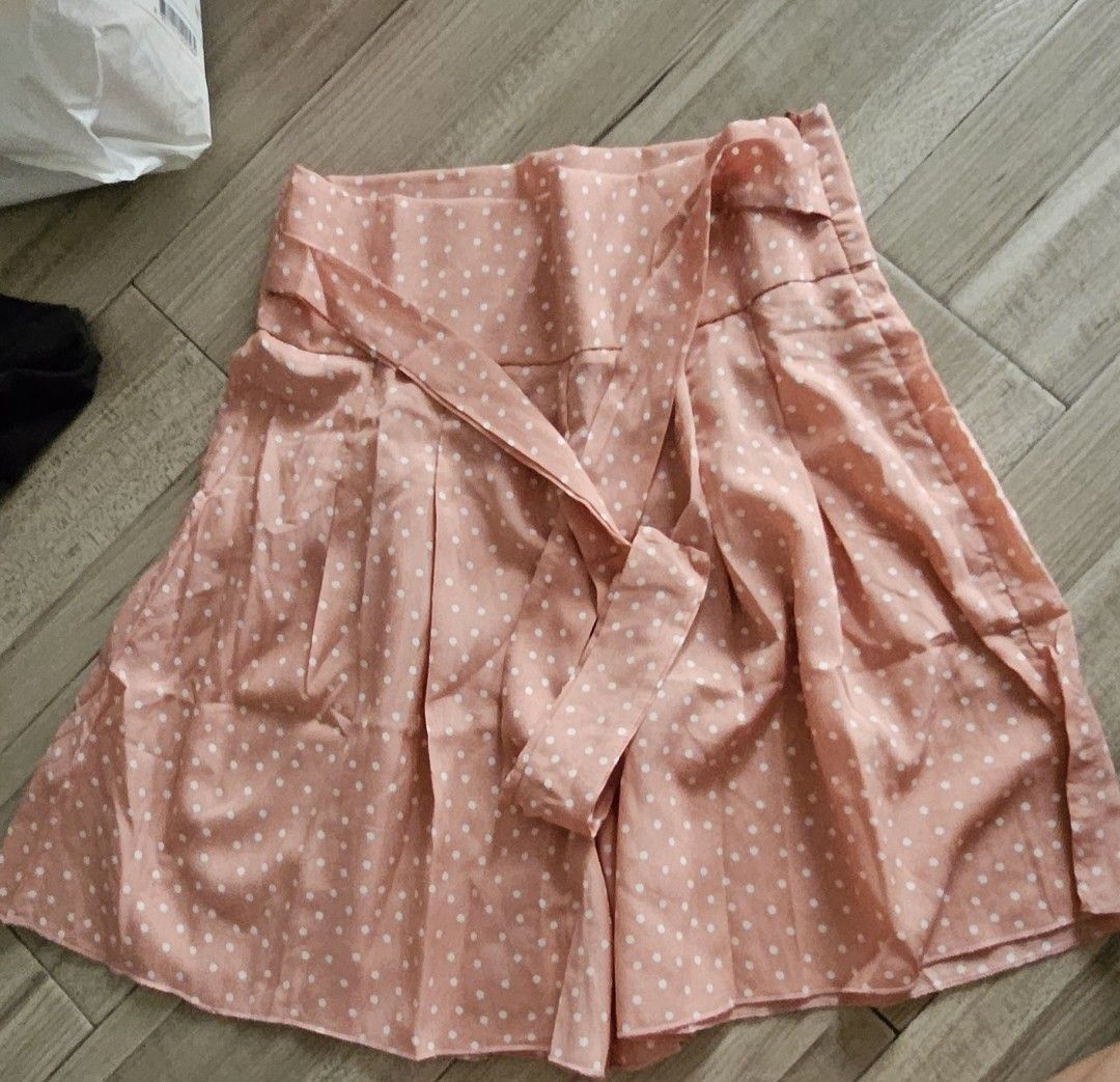 SHEIN NUDE PINK PALDA SHORT (Category: Shorts) located in Malolos. Submitted by armauimdr (Listing ID 1305173552, Image 1). Description: M on tag.