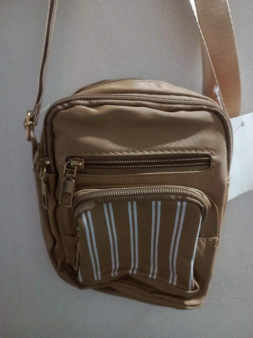 Sling Bag (Category: Shoulder Bags) located in Cavite. Submitted by ponxa (Listing ID 1305247811, Image 3). Description: .