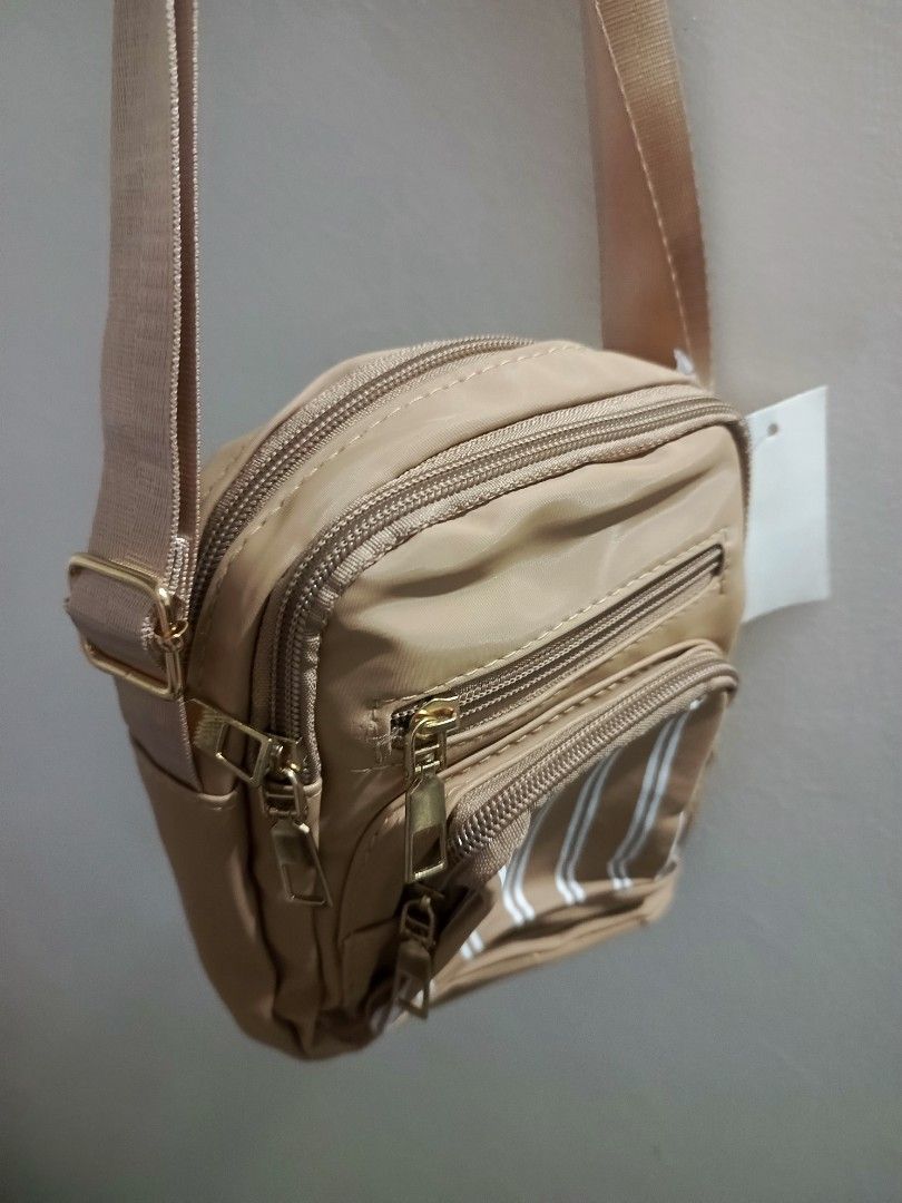 Sling Bag (Category: Shoulder Bags) located in Cavite. Submitted by ponxa (Listing ID 1305247811, Image 1). Description: .