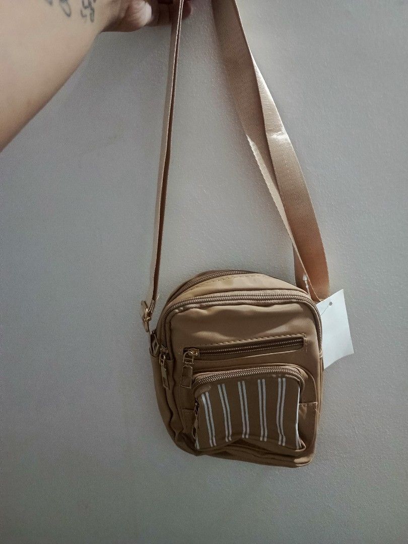 Sling Bag (Category: Shoulder Bags) located in Cavite. Submitted by ponxa (Listing ID 1305247811, Image 2). Description: .