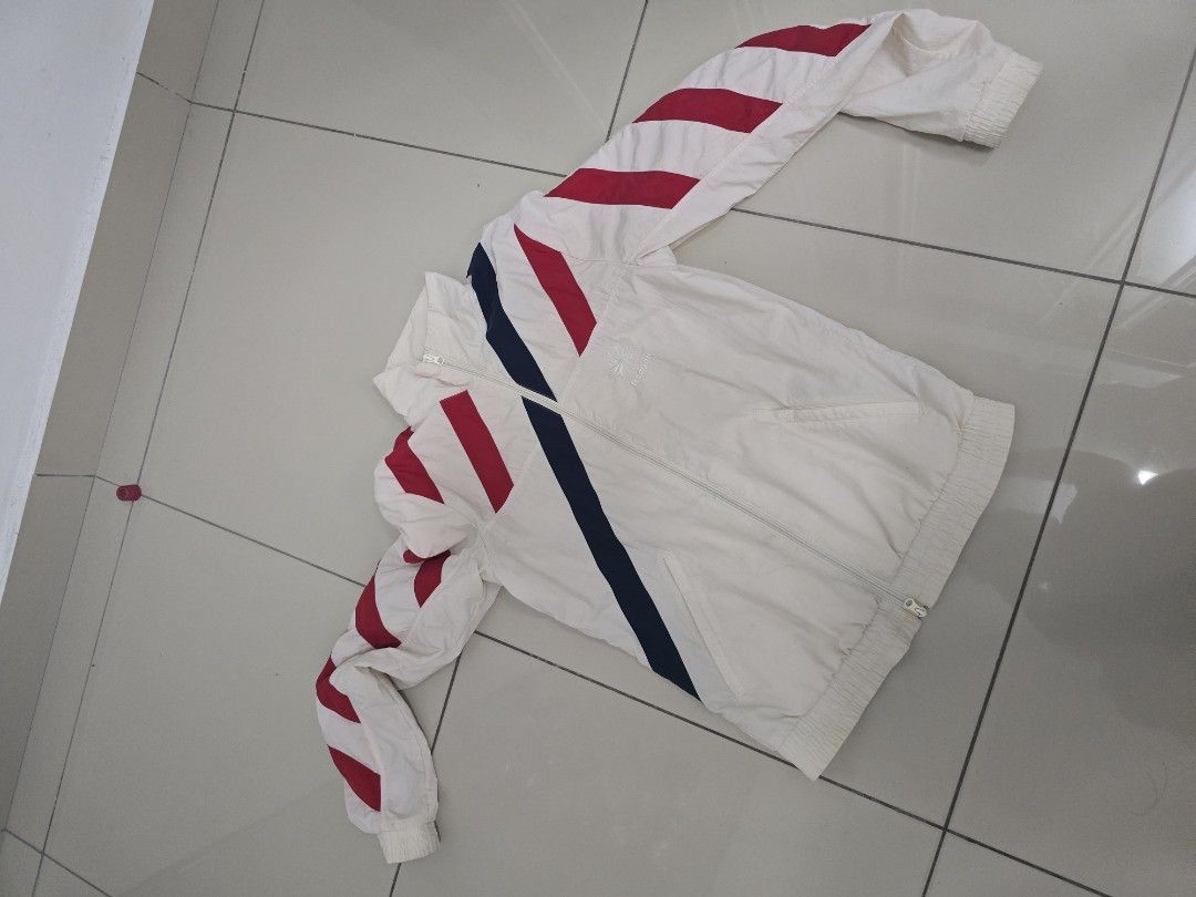 Training Jacket (Category: Activewear) located in Cyberjaya. Submitted by wizardio (Listing ID 1305164357, Image 1). Description: off white color with stripes red and navy.