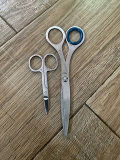 [20]	set of 2 scissors - small & big