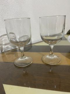 [31]	set of 2 clear glass vintage wine glass 6"