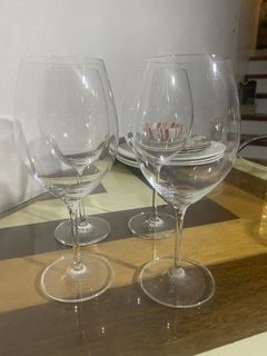 [32]	4 pcs wine glasses 8.5"