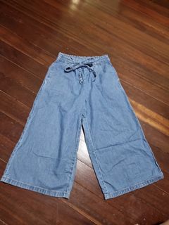 (Category: ) located in . Submitted by clear_closet (Listing ID 1305399939, Image 1). Description: .
