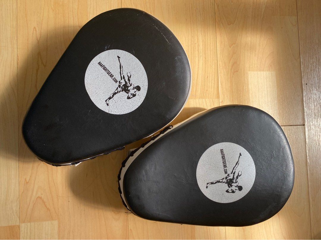 AAAFightGear Sparring Mitts (Category: Combat Sports) located in Paranaque City. Submitted by yard_army (Listing ID 1305358069, Image 2). Description: Curved face for extra catching control Designed for big punches Thick padding for extra impact cushioning .