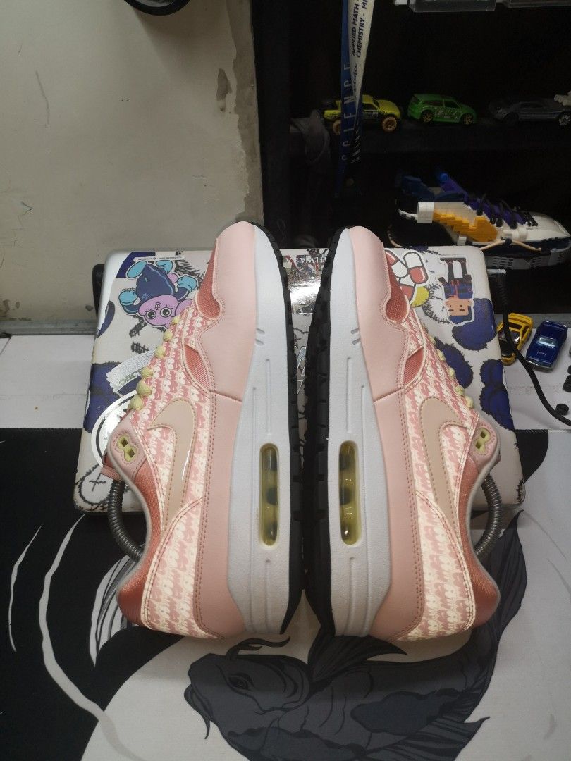Air Max 1 "Strawberry Lemonade" (Category: Sneakers) located in Obando. Submitted by diellen (Listing ID 1305348239, Image 3). Description: AirMax 1 Strawberry Lemonade Sz 9 us, Used about 5x 9.5/10 condition no box and extra laces (can provide replacement box) Php 6000 (repriced) Valenzuela/UST loc.