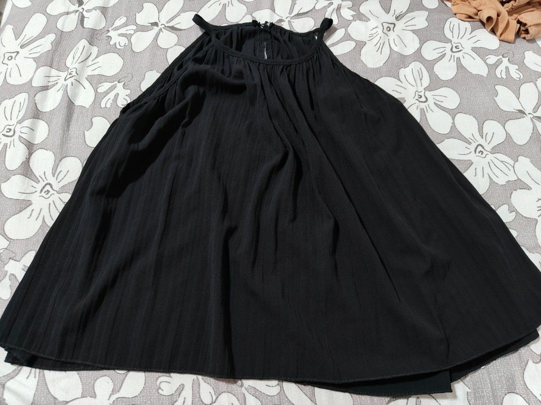Assorted Clothes (Category: Blouses) located in Singapore. Submitted by robin0515 (Listing ID 1304287542, Image 6). Description: Mixed clothings. Selling for cheap. PM for details.