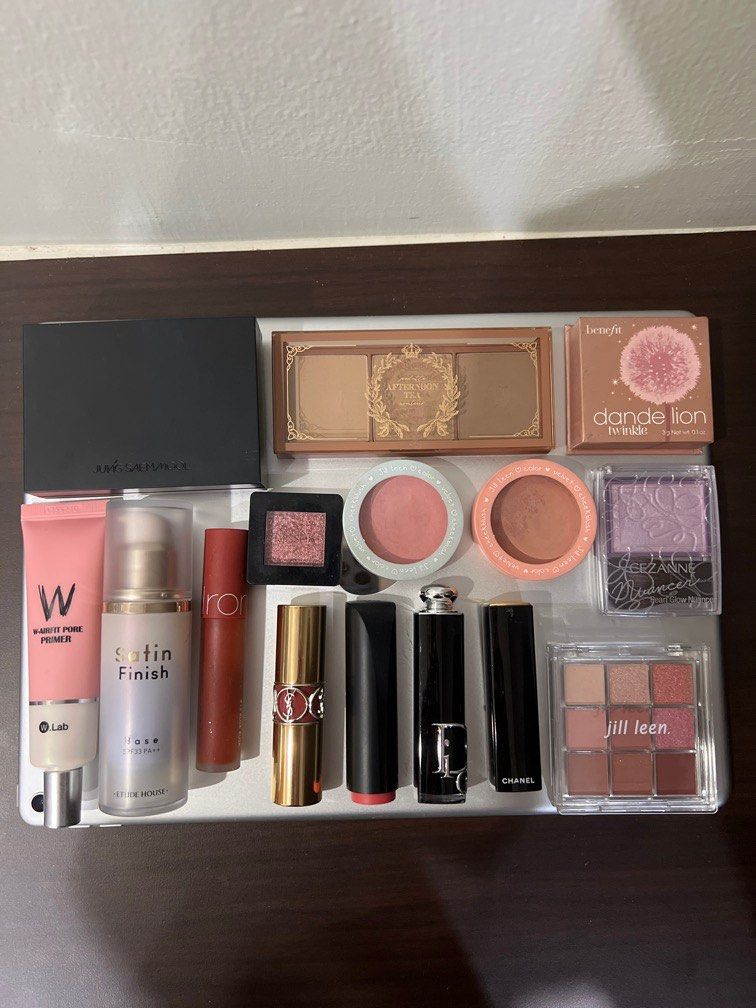 Assorted make up (Category: Makeup) located in Johor Bahru. Submitted by fionmsia (Listing ID 1305482154, Image 1). Description: All preloved 100% authentic Selling cheap because not suitable All are gifts from friends 1. Jung saem mool Essential star-cealer foundation medium RM100- used once but not my skin color🫠 2. Memebox afternoon tea contour RM40 used once but not suitable for my skin color 3. Benefit Dandelion twinkle RM140 used twice but