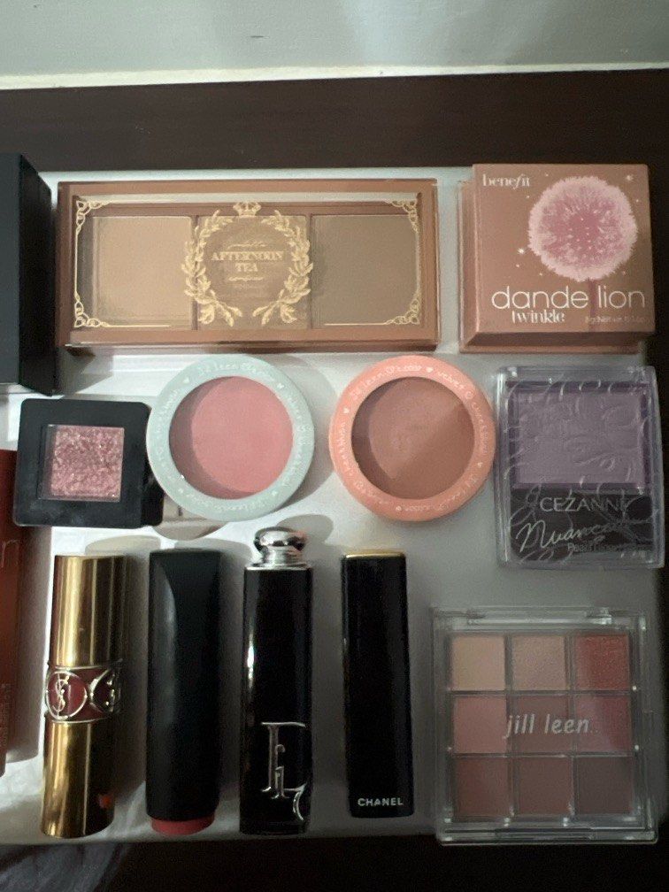 Assorted make up (Category: Makeup) located in Johor Bahru. Submitted by fionmsia (Listing ID 1305482154, Image 3). Description: All preloved 100% authentic Selling cheap because not suitable All are gifts from friends 1. Jung saem mool Essential star-cealer foundation medium RM100- used once but not my skin color🫠 2. Memebox afternoon tea contour RM40 used once but not suitable for my skin color 3. Benefit Dandelion twinkle RM140 used twice but