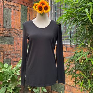 ATSURO TAYAMA black sweatshirt stretchy activewear sweater shirt women’s MADE IN JAPAN Size US 6/ Medium Fits Medium- Large Filipinas