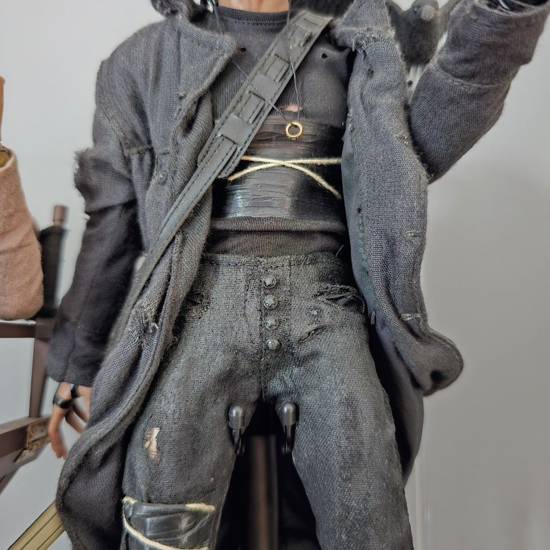 Cheap Hot Toys Bruce Lee Suit and The Crow Exclusive, Hobbies & Toys