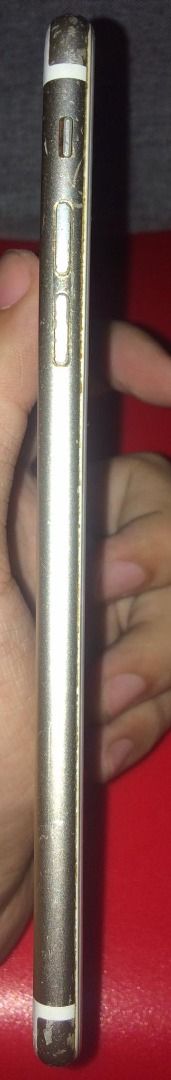 [Defective LCD] Iphone 6 Plus 64 GB (Category: iPhone 6 Series) located in Taguig. Submitted by troy_123 (Listing ID 1305429253, Image 3). Description: For Sale Iphone 6 Plus 64 gb Issues ay Defective LCD (hindi siya responsive kapag nasa malamig) tsaka Dents & Scratches pero the rest, okay naman. Battery Health: 60% Unit Only .