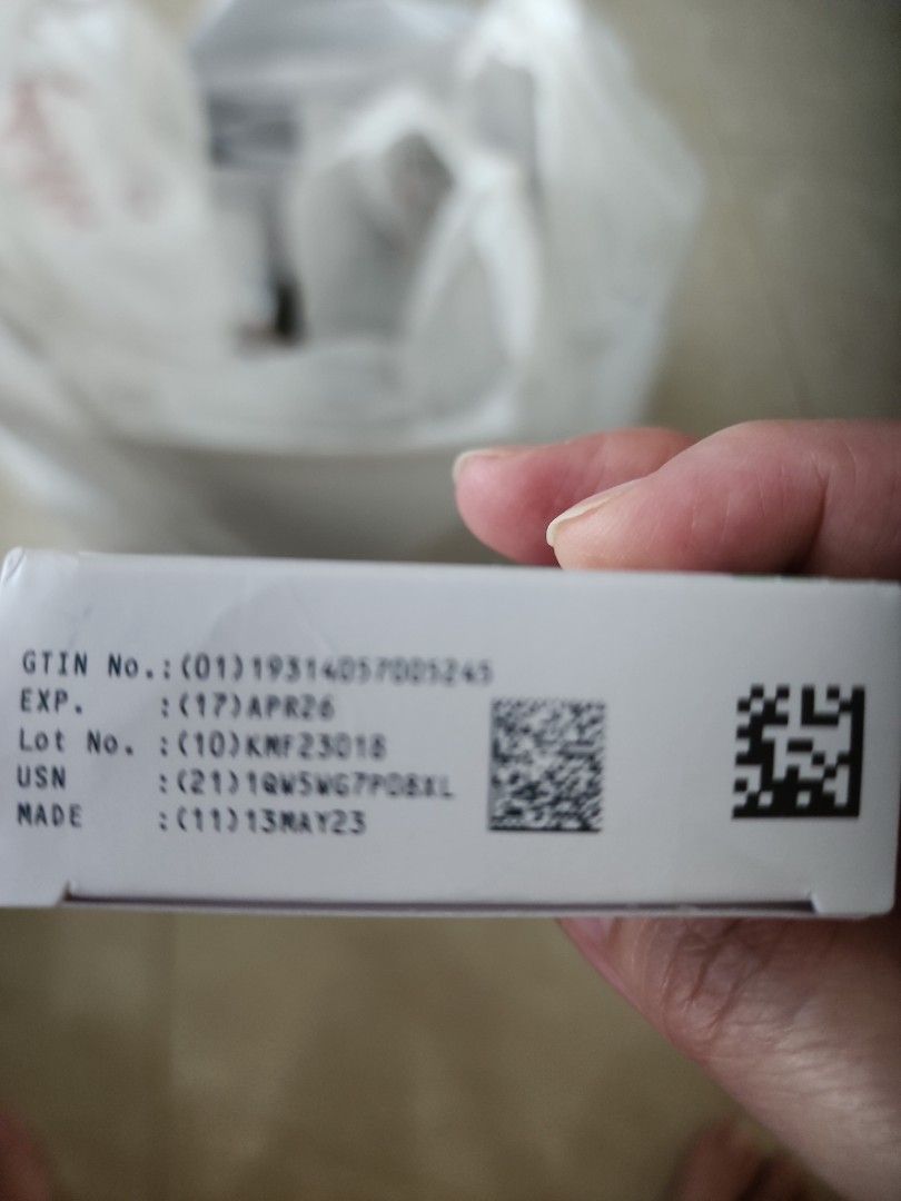 Difflam Lozenges (Category: Vitamins & Supplements) located in Singapore. Submitted by sushicat (Listing ID 1305379950, Image 2). Description: used 3 lozenges.Balance 13 lozenges. Expiry 2026. $8 self collect Punggol Kadaloor LRT stn or singpost tracked mail at $2..
