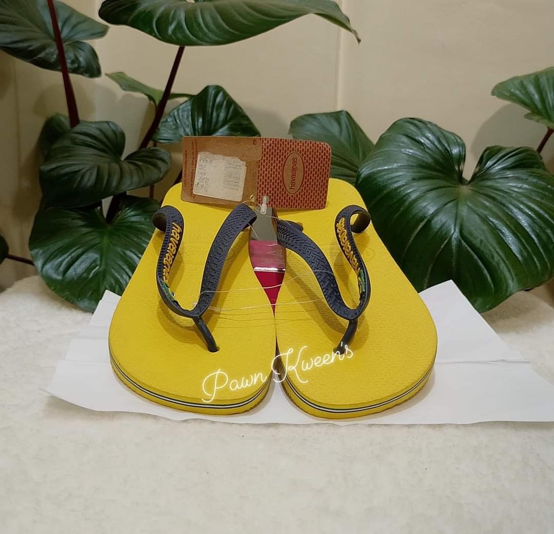 Havaianas Slippers 100% Authentic (Category: Slippers and slides) located in Rizal. Submitted by mylacaz (Listing ID 1305423219, Image 1). Description: 100% Authentic imported Original Havaianas Slippers Color: Yellow with touch of green US Size: 6.