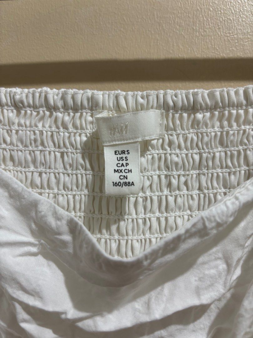 h&m textured peplum top (Category: Sleeveless) located in Quezon City. Submitted by 003ryu (Listing ID 1305374248, Image 3). Description: – size s, white - smocked at the back, with zipper on the side – used once only – my torso looks so small with this top, not bagay on my body type 😓 loc: qc (near welcome rotonda) mop: gcash/bpi mod: grab/lalamove/borzo/any sdd courier (c/o buyer), no provincial deliveries cause i have work 😓.