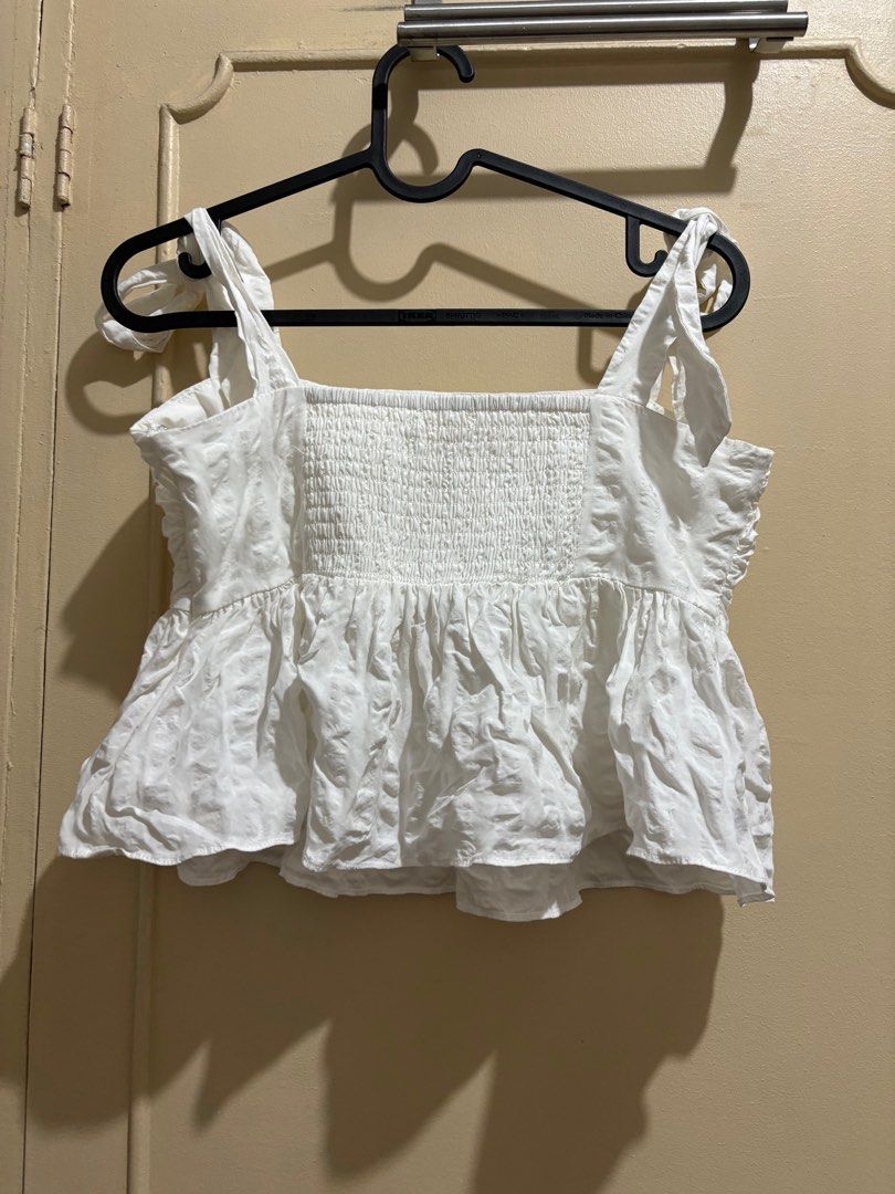 h&m textured peplum top (Category: Sleeveless) located in Quezon City. Submitted by 003ryu (Listing ID 1305374248, Image 2). Description: – size s, white - smocked at the back, with zipper on the side – used once only – my torso looks so small with this top, not bagay on my body type 😓 loc: qc (near welcome rotonda) mop: gcash/bpi mod: grab/lalamove/borzo/any sdd courier (c/o buyer), no provincial deliveries cause i have work 😓.