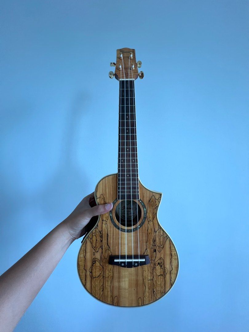 Ibanez Ukulele UEW20SME Cutaway Concert Electric Maple