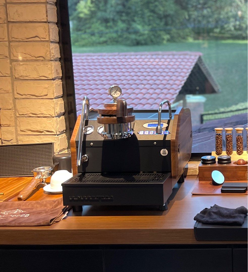 La Marzocco GS3 Mp with full wood, TV & Home Appliances, Kitchen