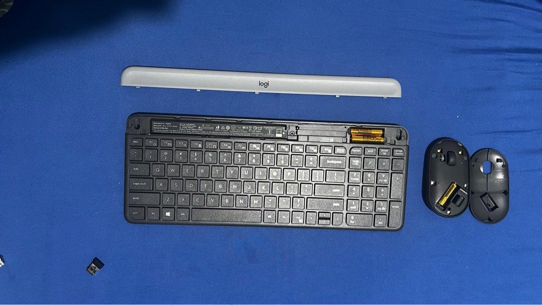 Logitech Wireless Keyboard and Mouse Set (Category: Computer Keyboard) located in Quezon City. Submitted by senam56 (Listing ID 1305319261, Image 2). Description: Used 2x only No Box With batteries USB Dongle .