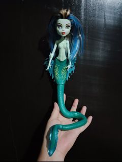 Monster High Monster High Great Scarrier Reef Glowsome Ghoulfish Frankie Stein Doll